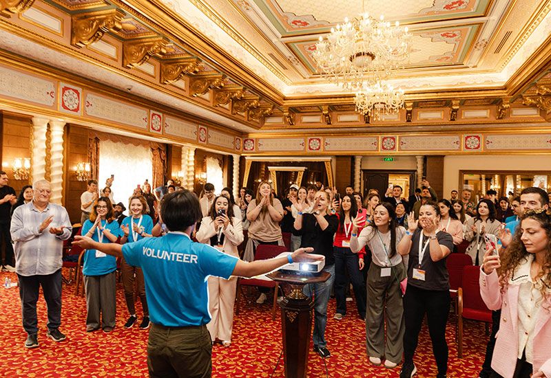 Volunteers welcoming participants