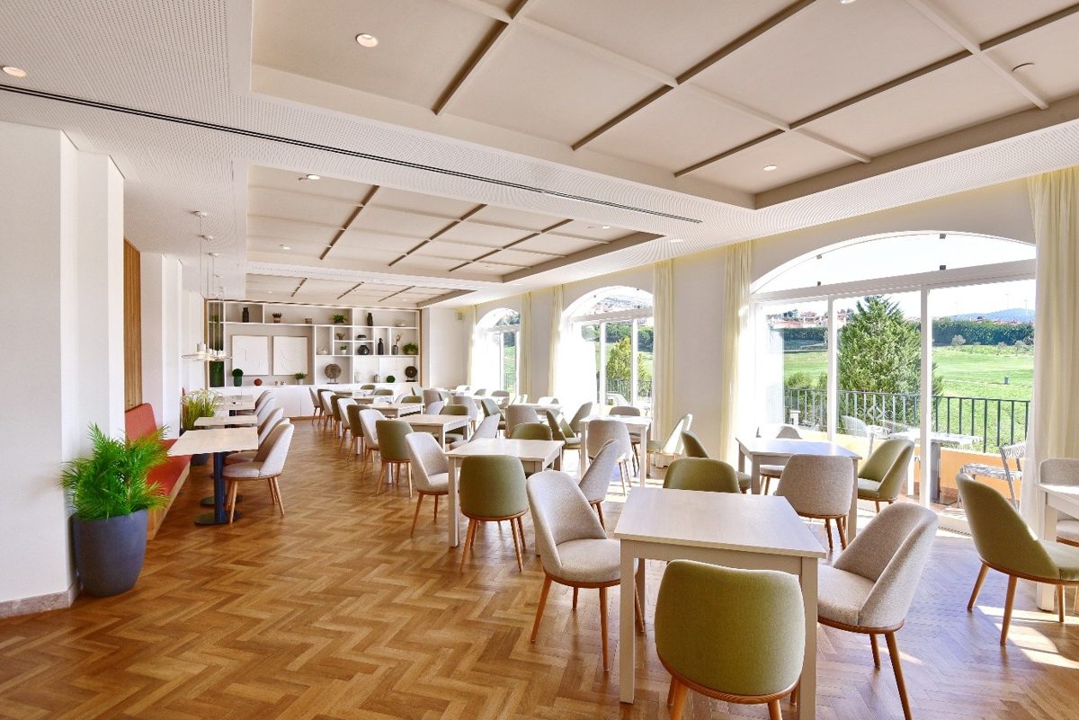 Hotel restaurant
